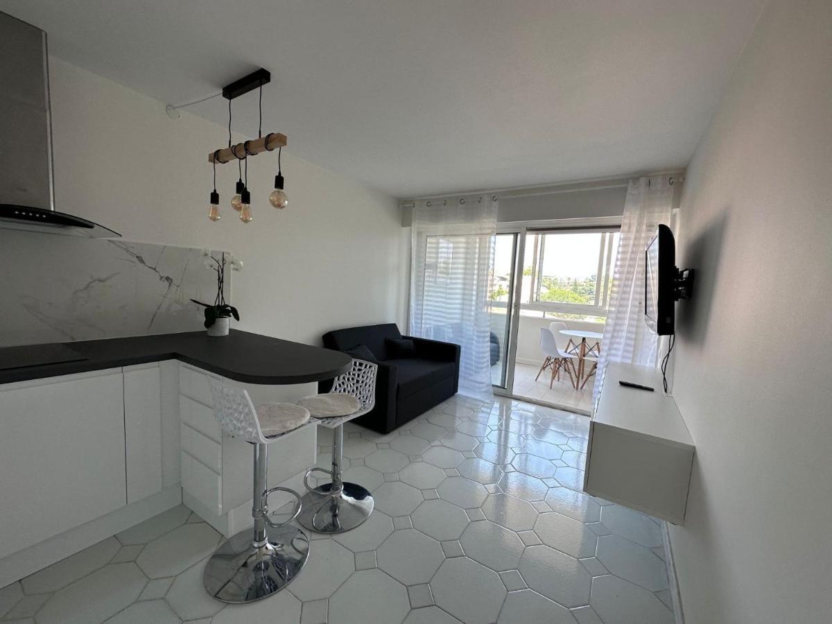 Studio Antibes Port Vauban. Luaran gambar