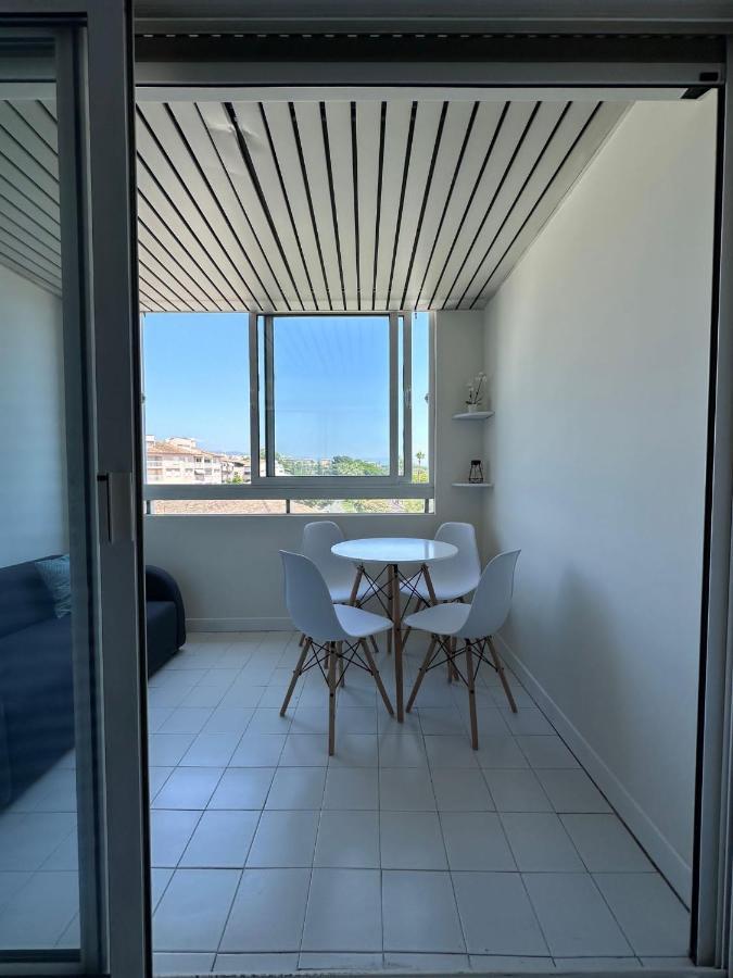 Studio Antibes Port Vauban. Luaran gambar